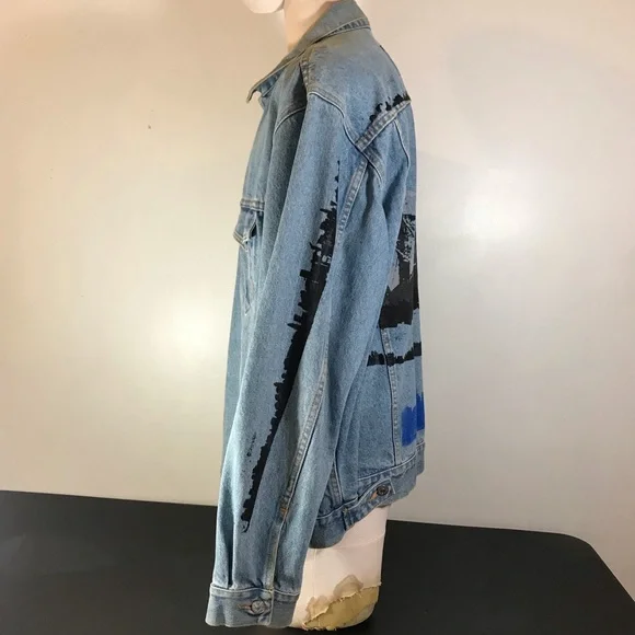 Calvin Klein Men's Light wash Trucker Denim Jacket Never worn like New! - Picture 4 of 10